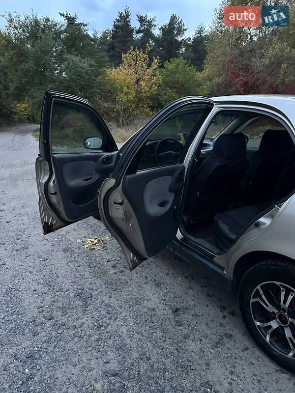 Седан Daewoo Lanos 2004 в Горишних Плавнях
