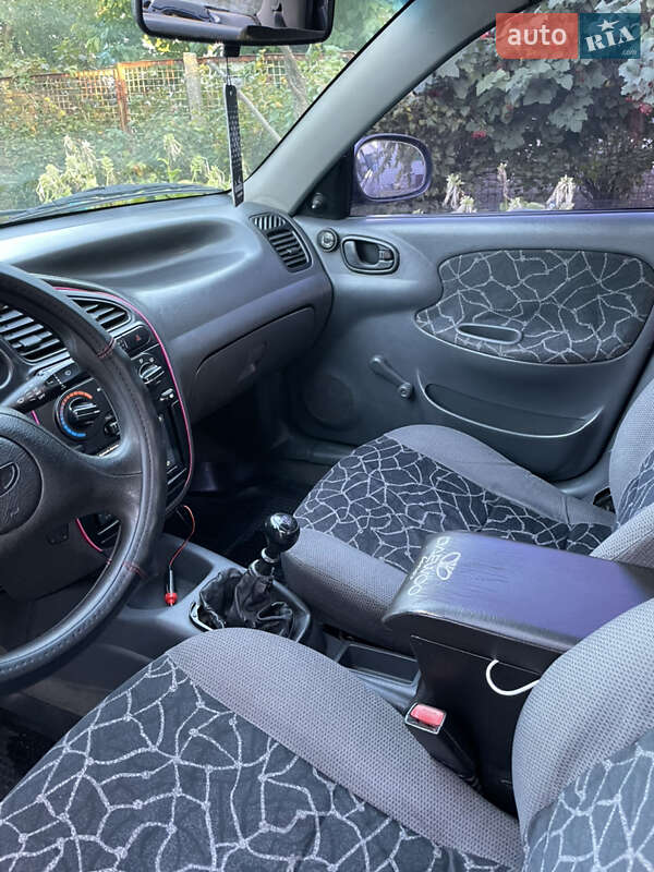 Седан Daewoo Lanos 2002 в Черкасах