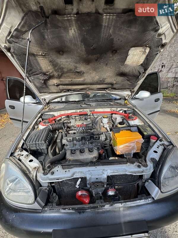 Седан Daewoo Lanos 1998 в Дніпрі