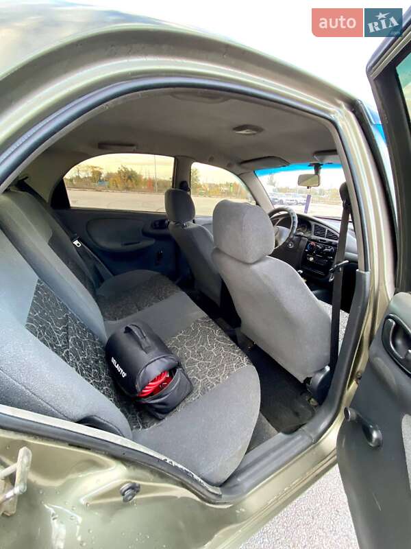 Седан Daewoo Lanos 2004 в Запоріжжі