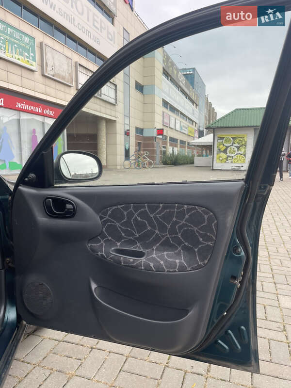 Седан Daewoo Lanos 2002 в Харькове