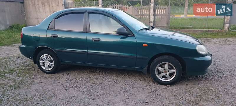 Седан Daewoo Lanos 2002 в Макарові