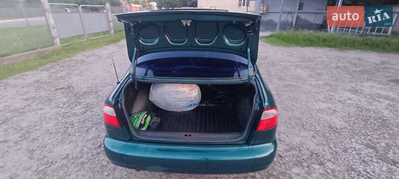 Седан Daewoo Lanos 2002 в Макарові