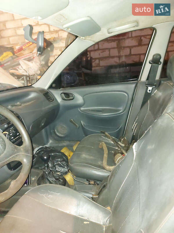 Седан Daewoo Lanos 1998 в Чернігові