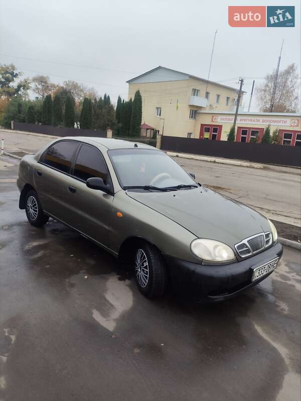 Седан Daewoo Lanos 2002 в Теплику