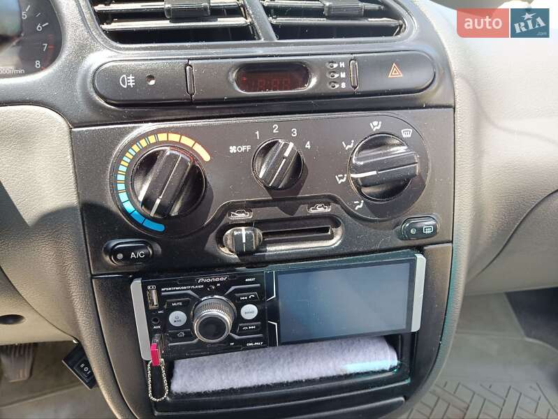 Седан Daewoo Lanos 2005 в Глухові