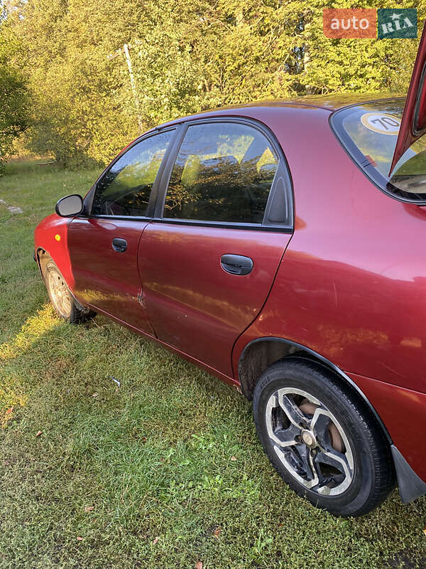 Седан Daewoo Lanos 2006 в Коломаке