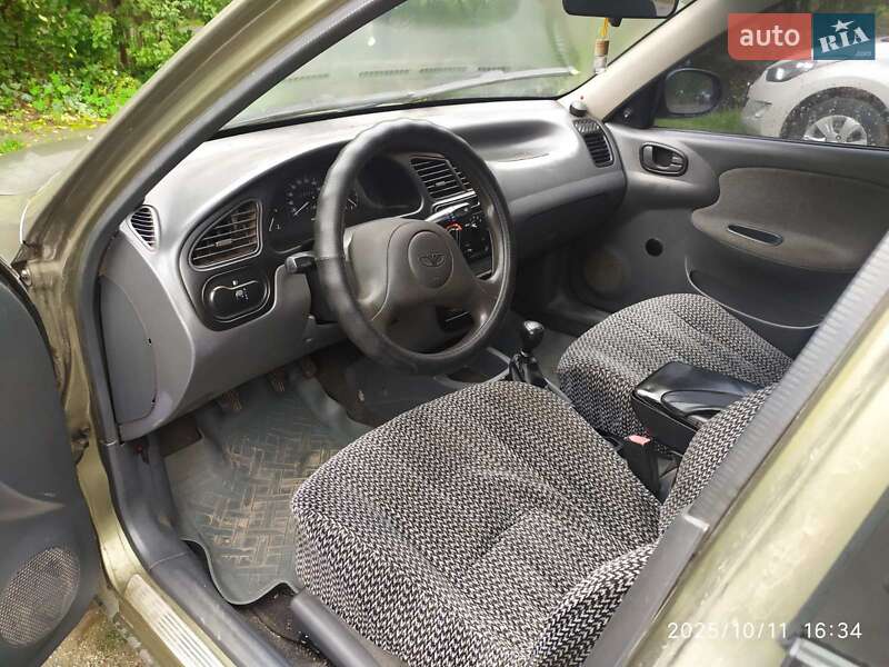 Седан Daewoo Lanos 2004 в Умані