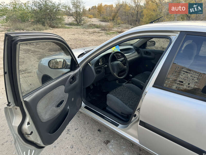 Седан Daewoo Lanos 2004 в Запорожье