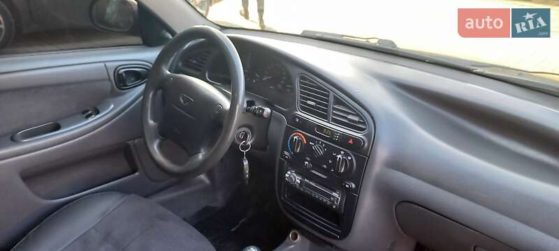Седан Daewoo Lanos 2004 в Луцке