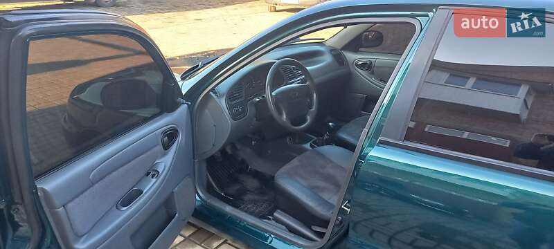 Седан Daewoo Lanos 2004 в Луцке