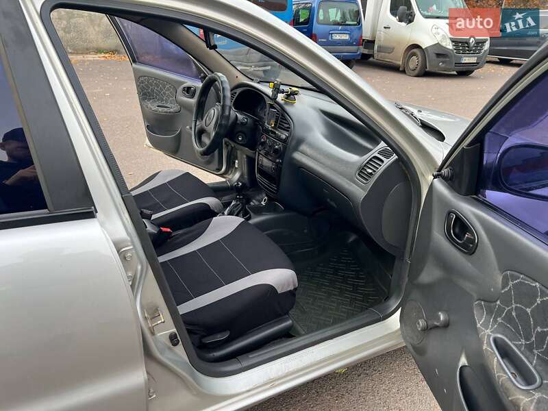 Седан Daewoo Lanos 2003 в Ровно