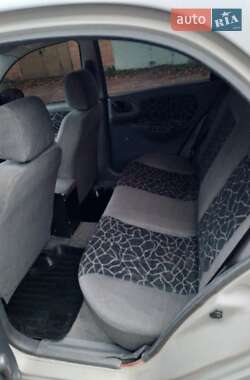 Седан Daewoo Lanos 2002 в Ромнах