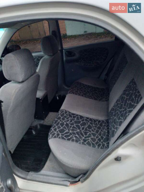 Седан Daewoo Lanos 2002 в Ромнах