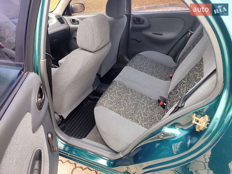 Седан Daewoo Lanos 2004 в Павлограді