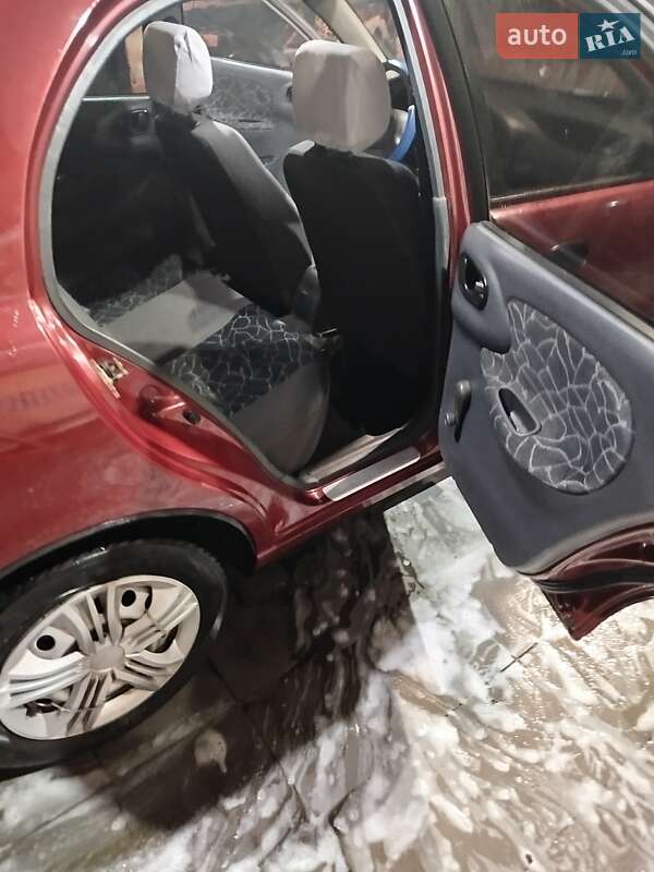 Седан Daewoo Lanos 2004 в Роздільній