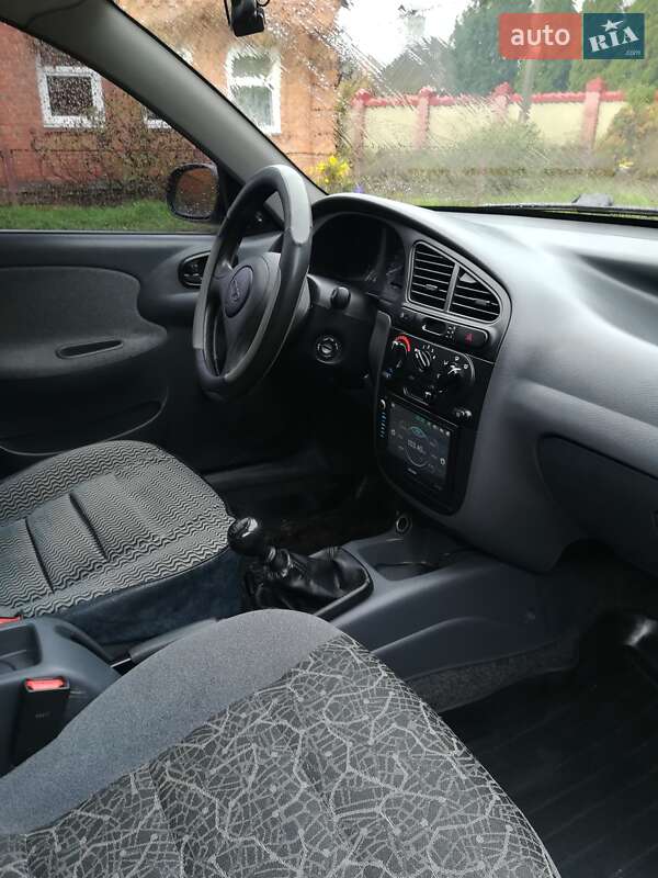 Седан Daewoo Lanos 2005 в Сумах