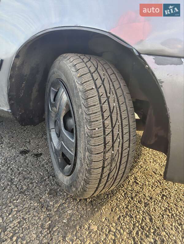 Седан Daewoo Lanos 1998 в Сахновщині