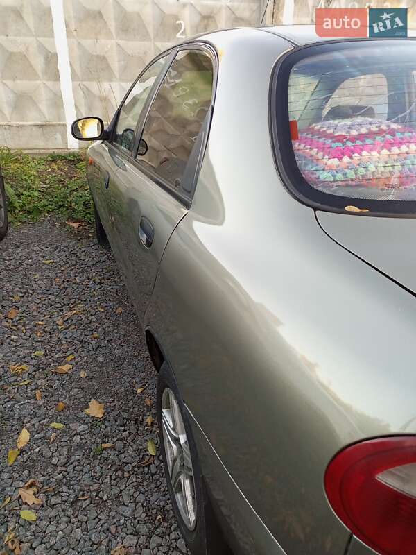 Седан Daewoo Lanos 2005 в Малині