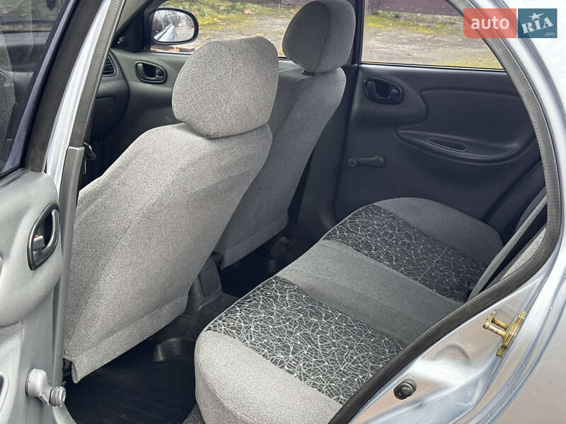 Седан Daewoo Lanos 2010 в Черкасах