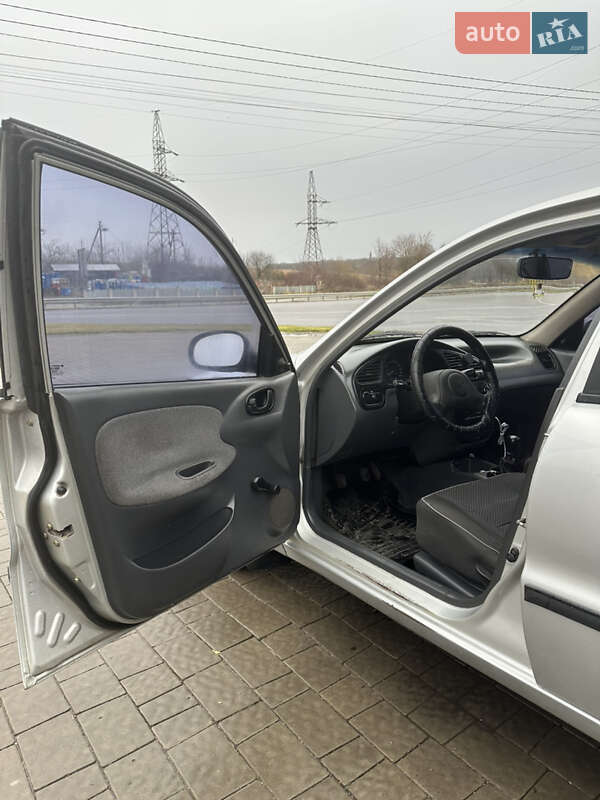 Седан Daewoo Lanos 2004 в Тернополе