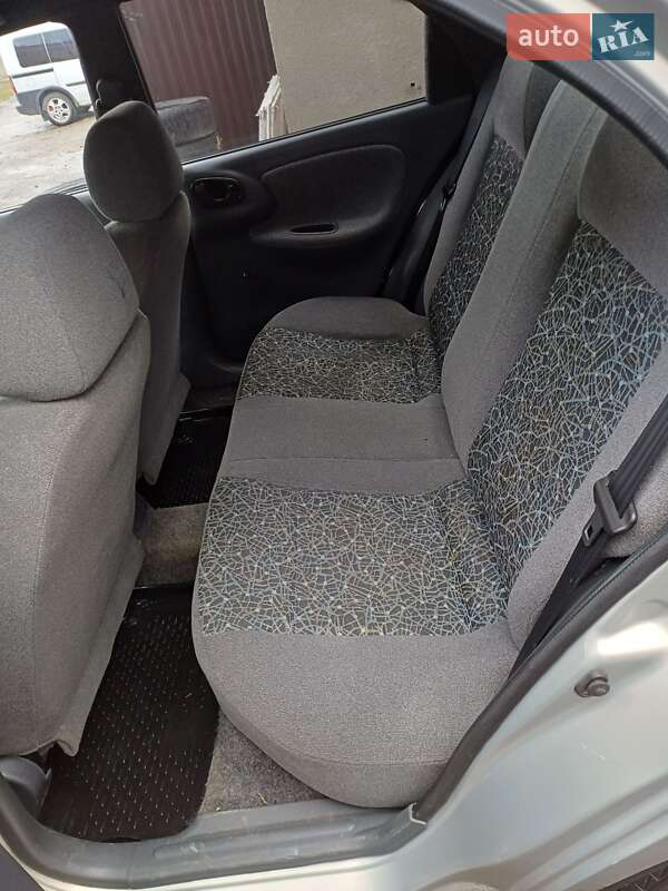 Седан Daewoo Lanos 2006 в Золочеві