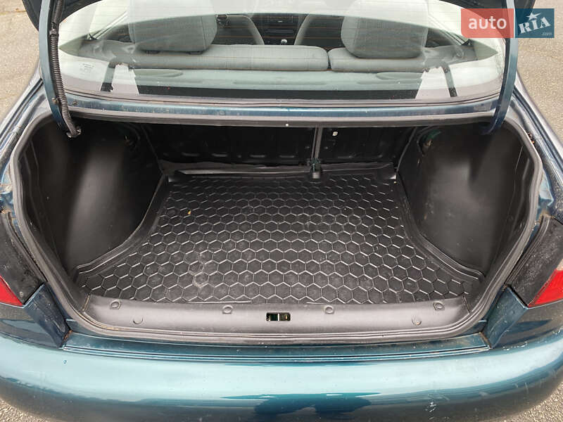 Седан Daewoo Lanos 2003 в Киеве