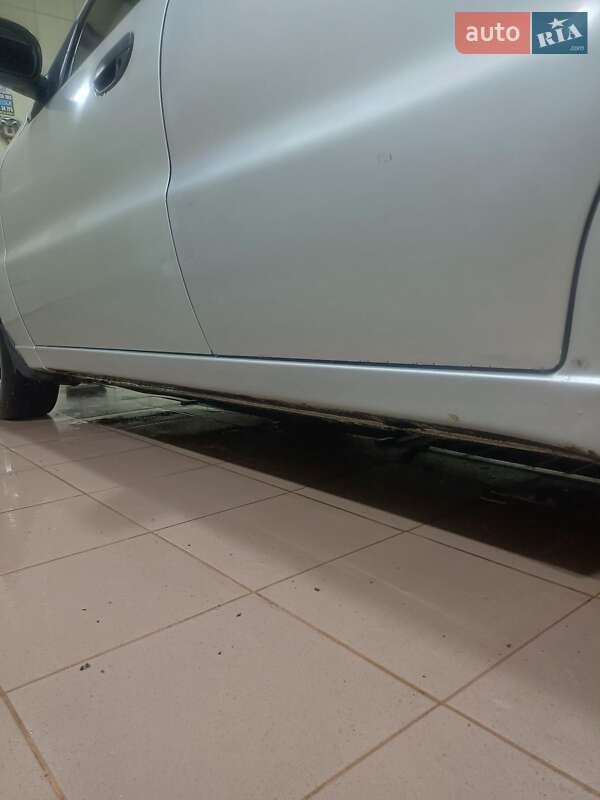 Седан Daewoo Lanos 2003 в Макарові