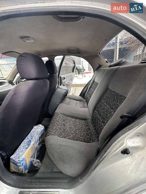 Седан Daewoo Lanos 2005 в Львове