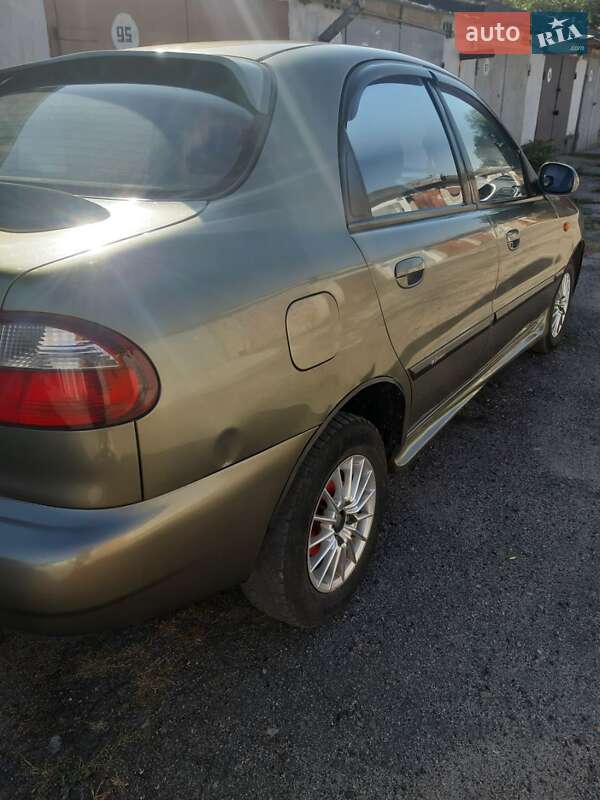 Седан Daewoo Lanos 2004 в Дніпрі