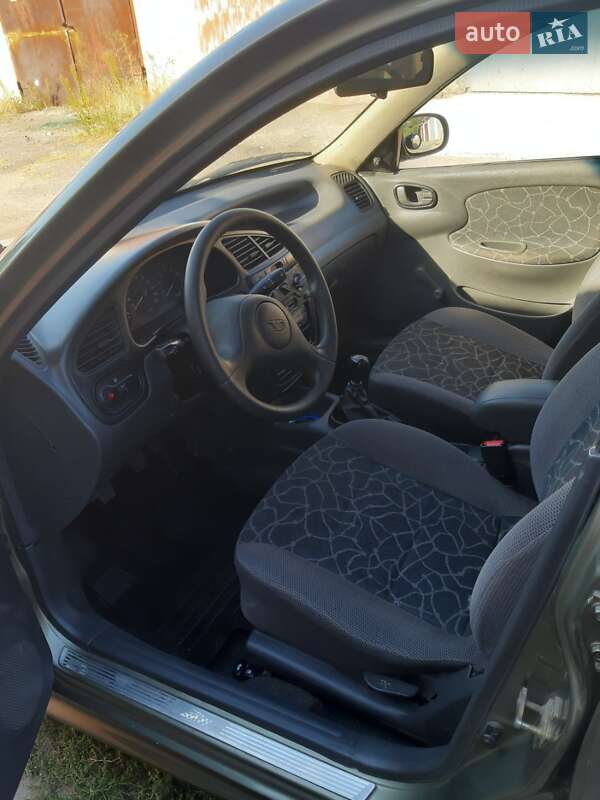 Седан Daewoo Lanos 2004 в Дніпрі