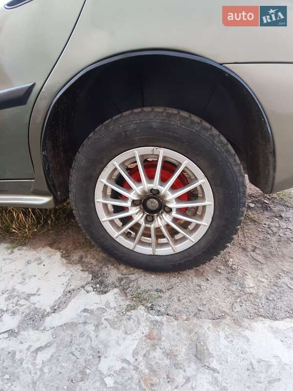 Седан Daewoo Lanos 2004 в Днепре