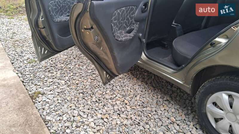 Седан Daewoo Lanos 2003 в Чорткові