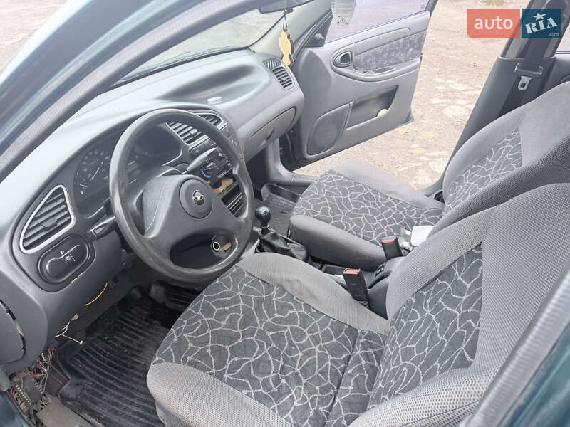 Седан Daewoo Lanos 2002 в Хусте