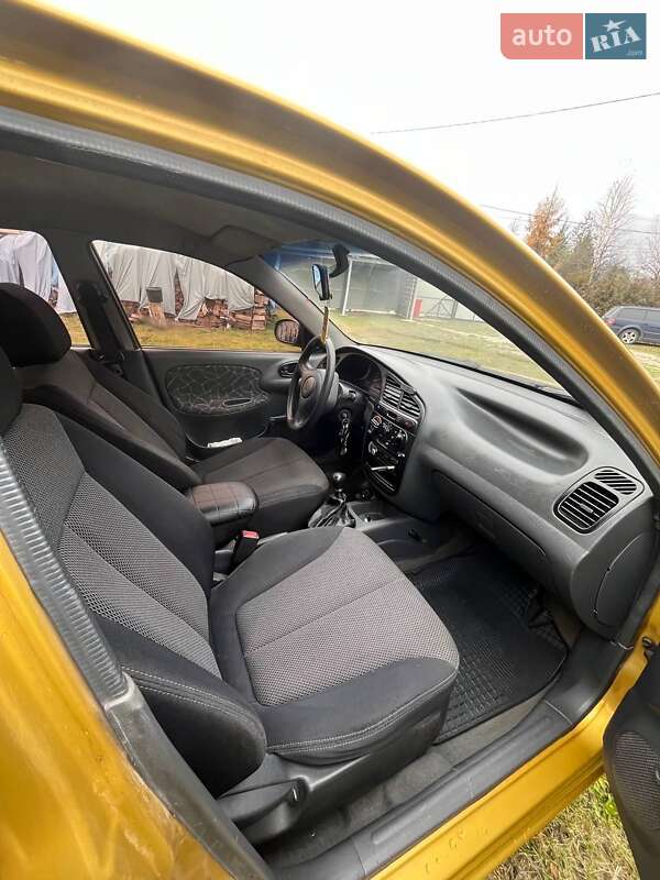 Седан Daewoo Lanos 2002 в Львове