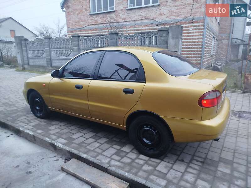 Седан Daewoo Lanos 2002 в Львове