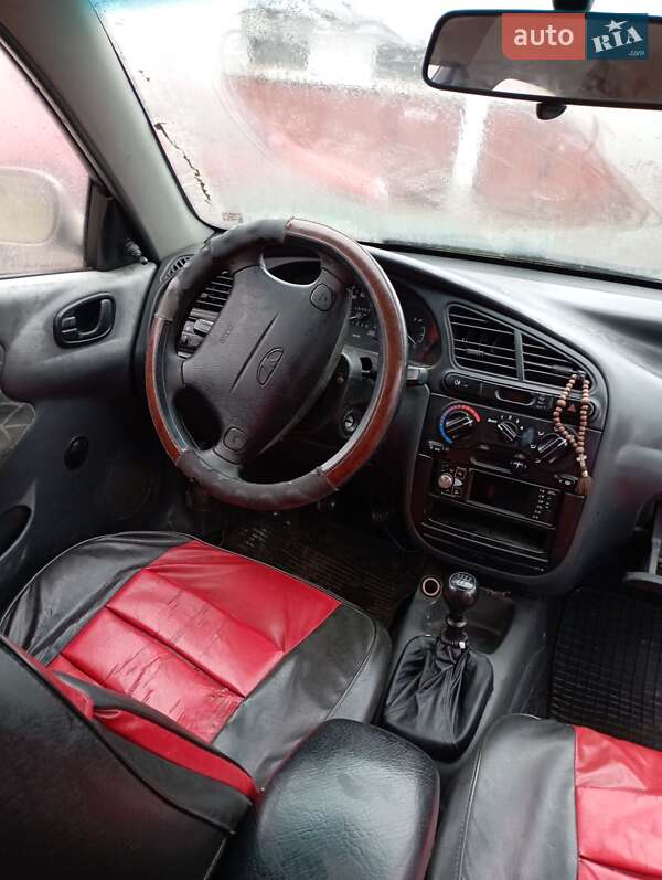 Седан Daewoo Lanos 2003 в Надворной