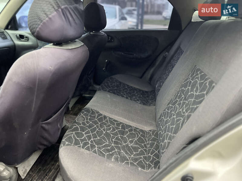 Седан Daewoo Lanos 2003 в Чернівцях
