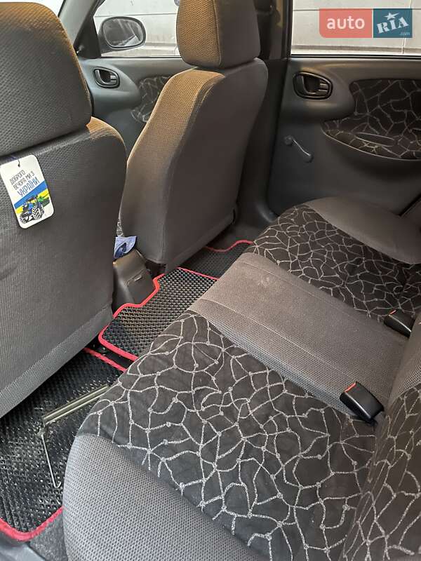 Седан Daewoo Lanos 2004 в Харькове