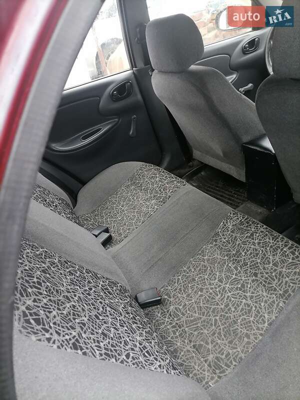 Седан Daewoo Lanos 2010 в Полтаве