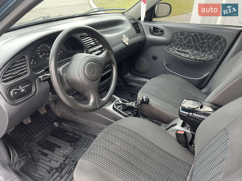 Седан Daewoo Lanos 2003 в Калиновке