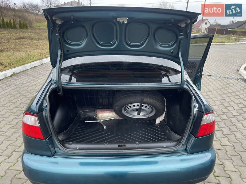 Седан Daewoo Lanos 2003 в Калиновке