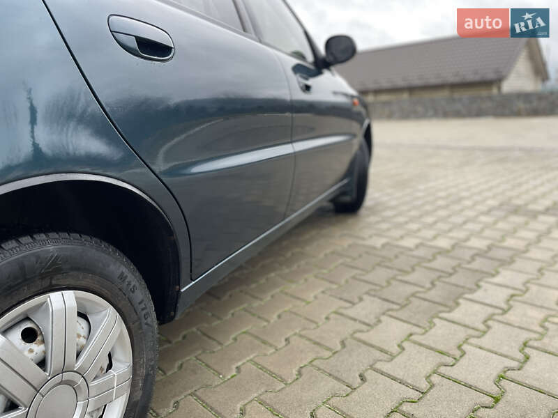 Седан Daewoo Lanos 2003 в Калиновке