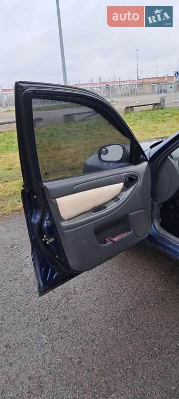 Седан Daewoo Lanos 2005 в Львове