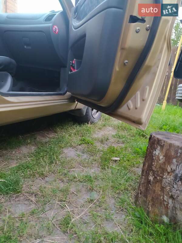 Седан Daewoo Lanos 2003 в Чуднові