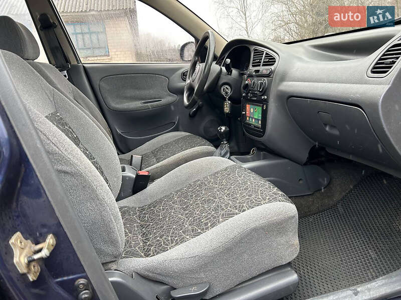 Седан Daewoo Lanos 2005 в Мене