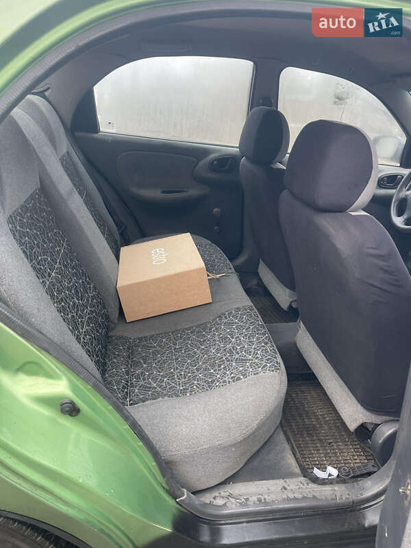 Седан Daewoo Lanos 2003 в Ровно