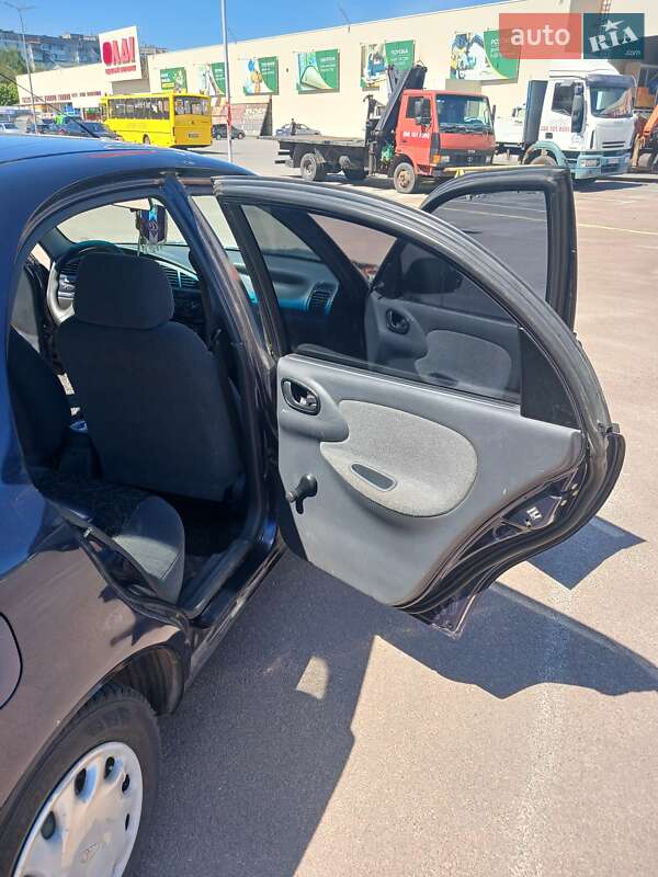 Седан Daewoo Lanos 2004 в Житомирі