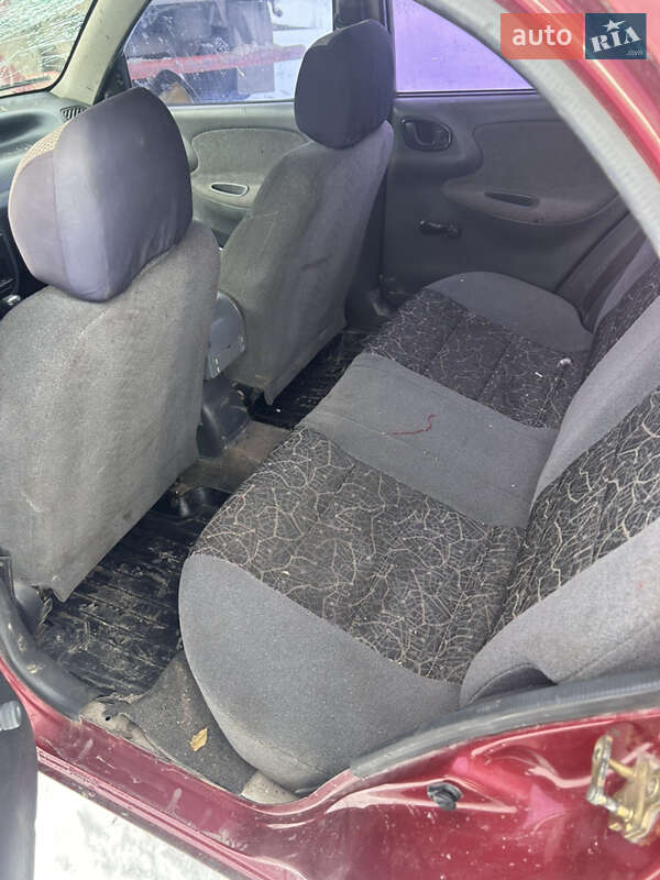 Седан Daewoo Lanos 2004 в Лановцах