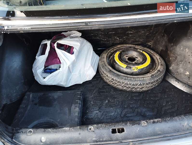 Седан Daewoo Lanos 1998 в Львове